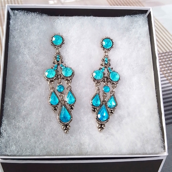 Turquoise Chandelier Earrings - Picture 4 of 9